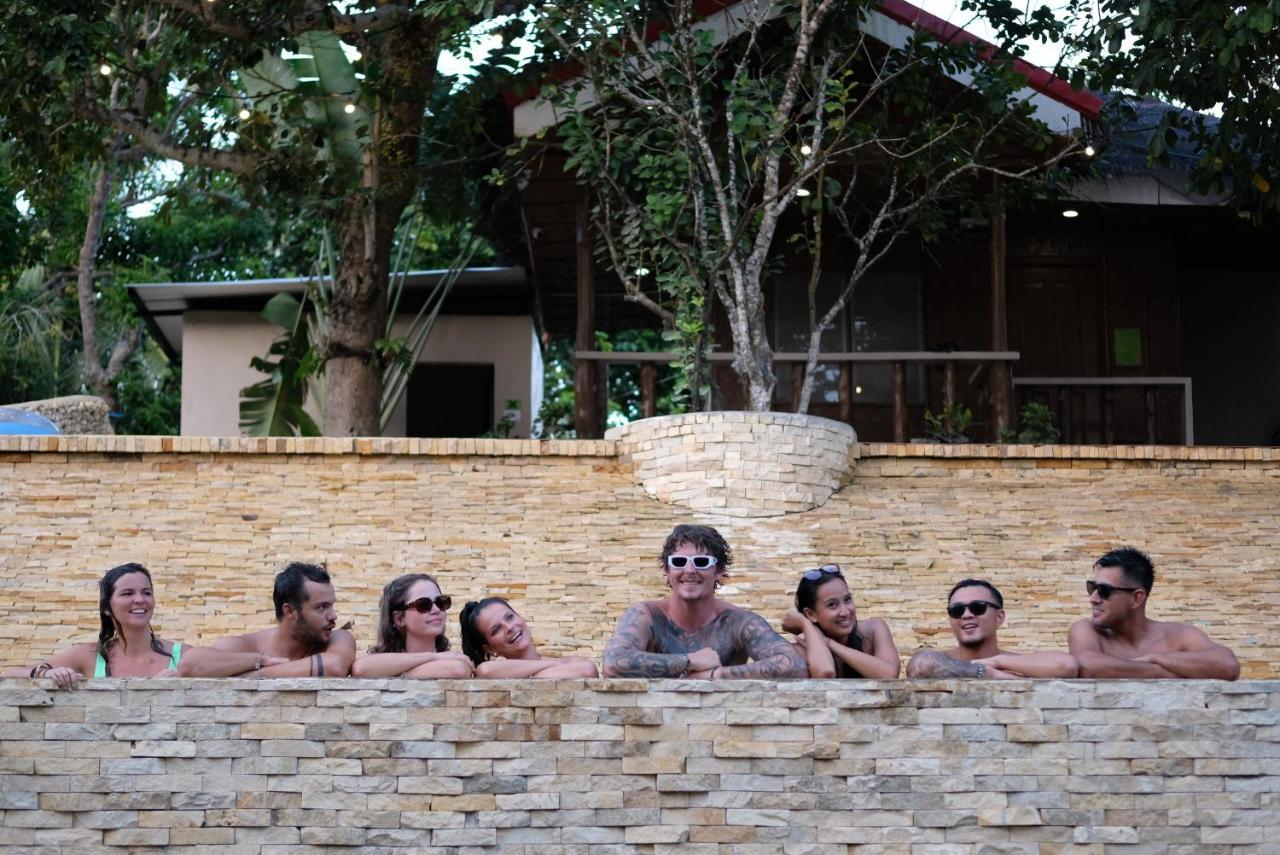 Mad Monkey Siquijor Hostel Exterior foto