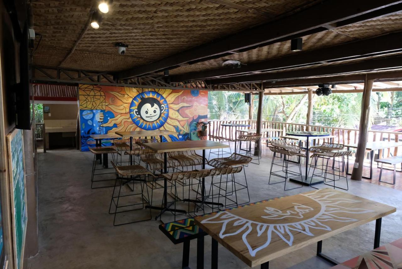 Mad Monkey Siquijor Hostel Exterior foto
