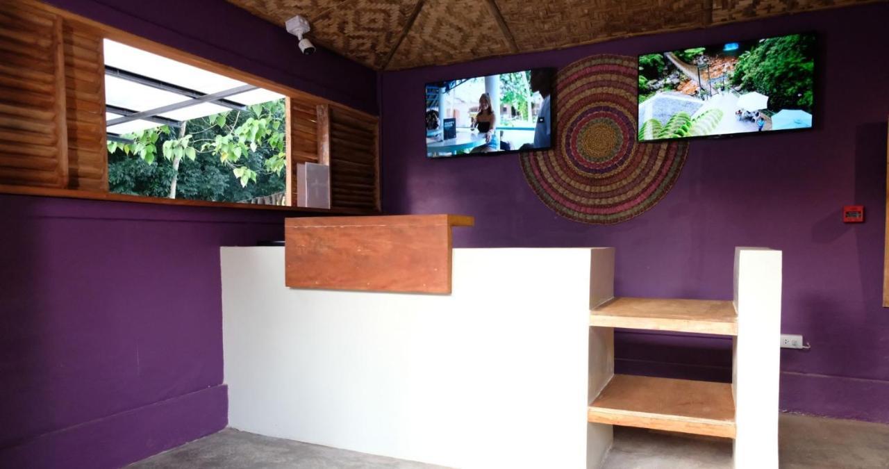 Mad Monkey Siquijor Hostel Exterior foto