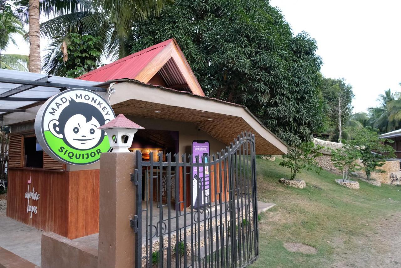 Mad Monkey Siquijor Hostel Exterior foto