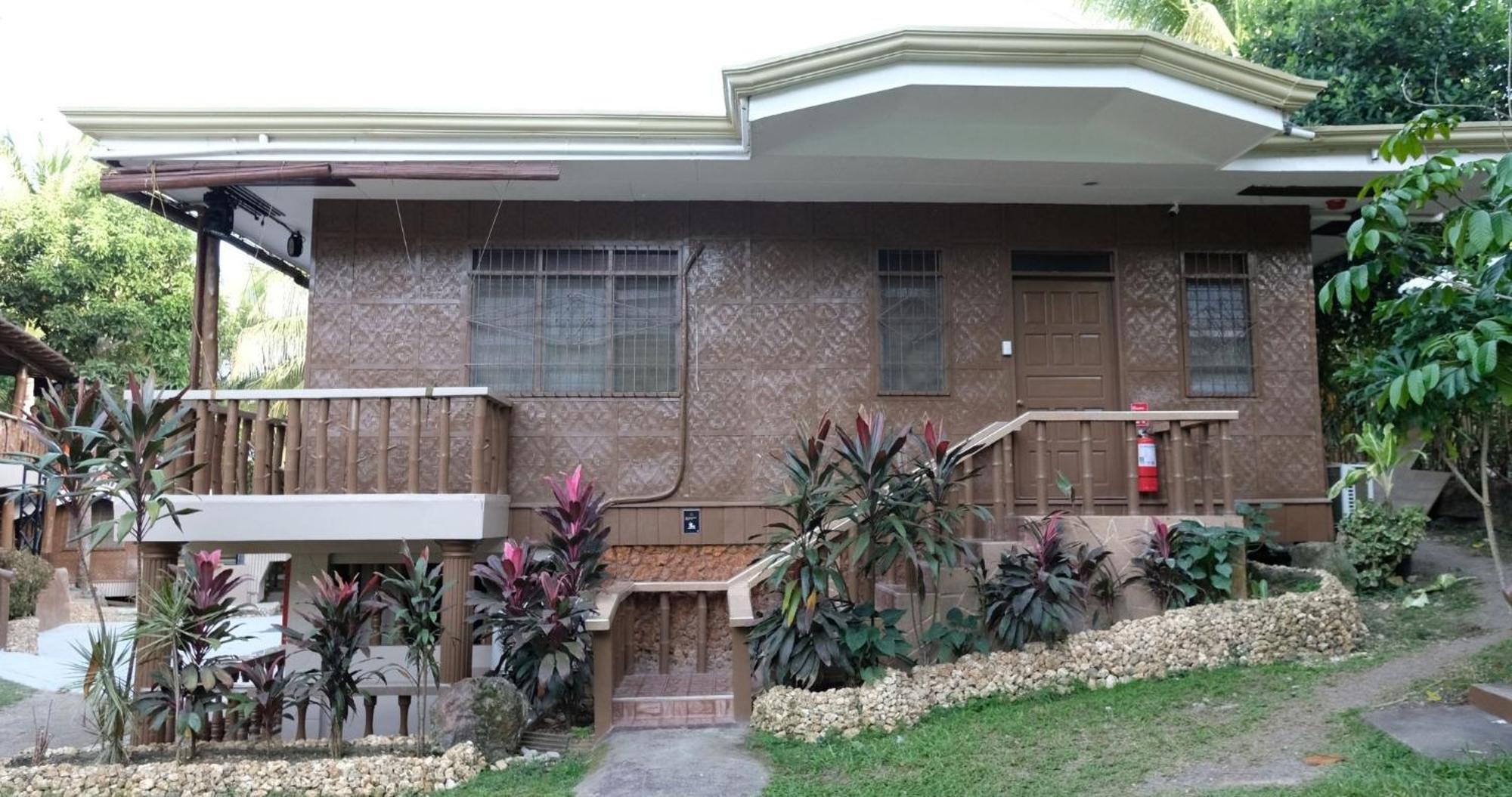 Mad Monkey Siquijor Hostel Exterior foto